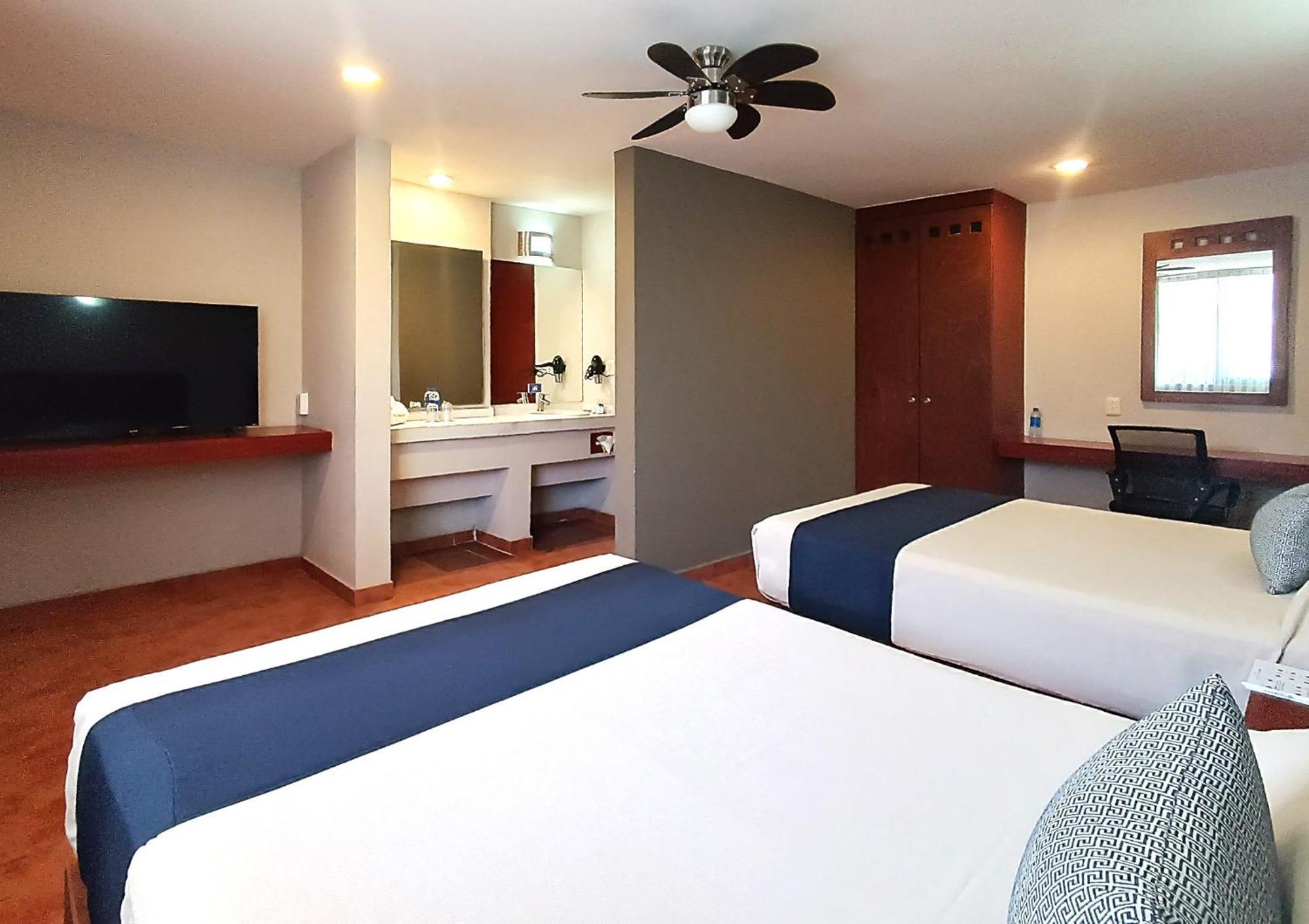 פואבלה Hotel Panamerican מראה חיצוני תמונה